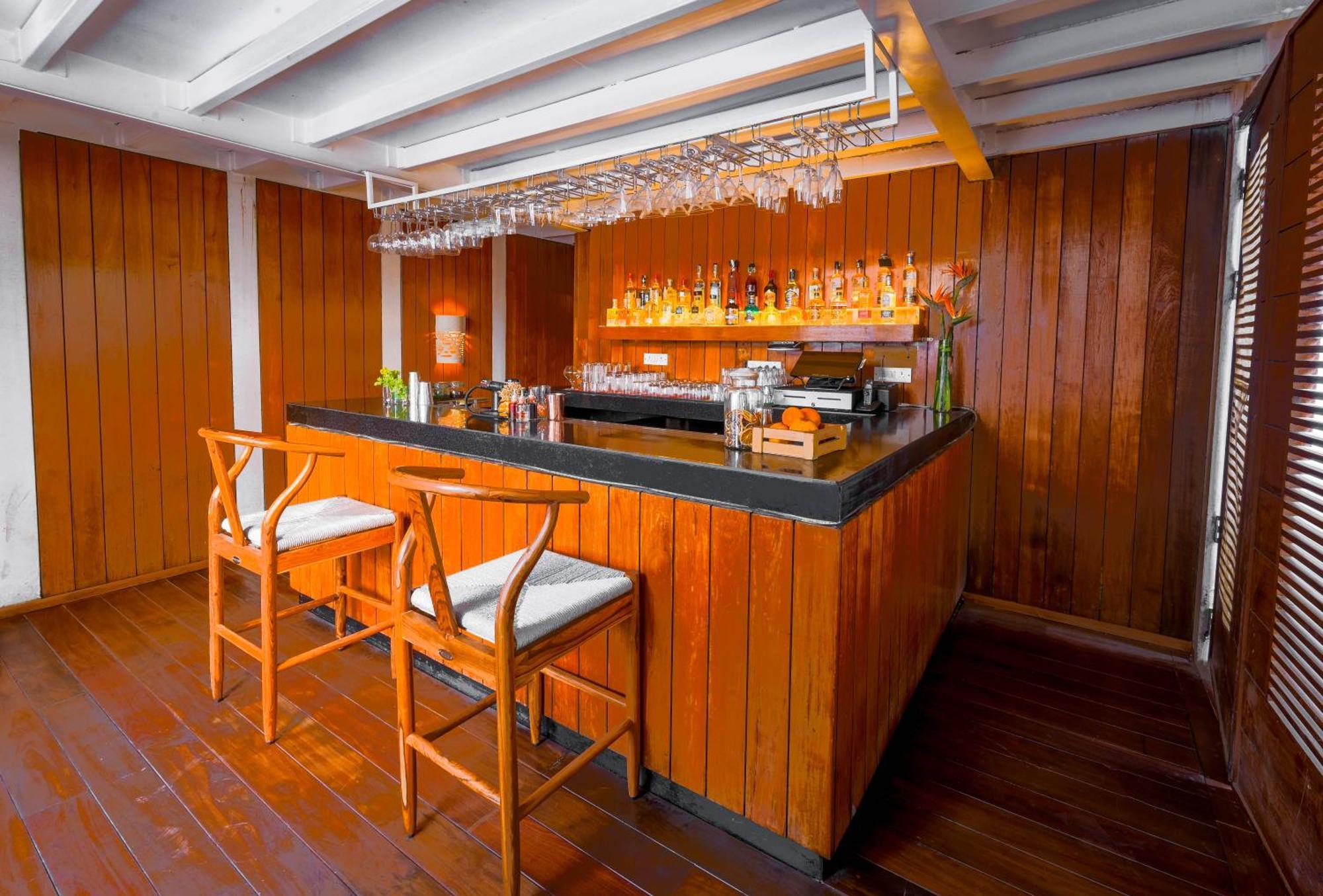The Park Bangalore Exterior foto The bar on board