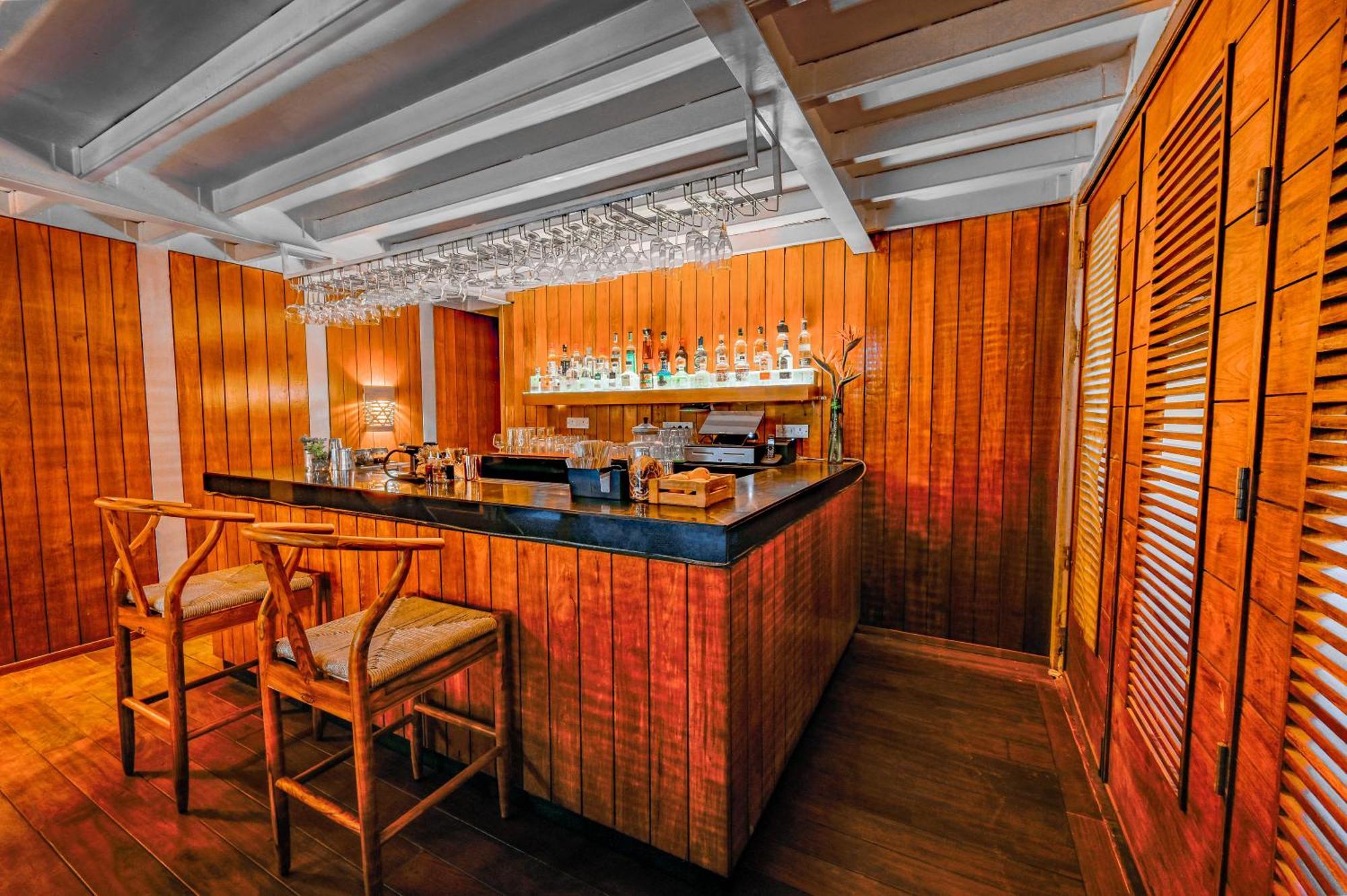 The Park Bangalore Exterior foto The bar at the 1960 Club