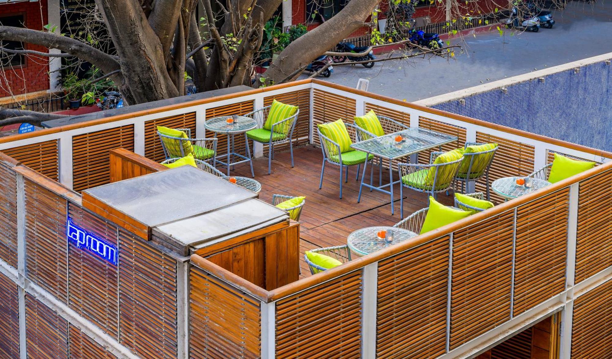 The Park Bangalore Exterior foto A restaurant in the resort