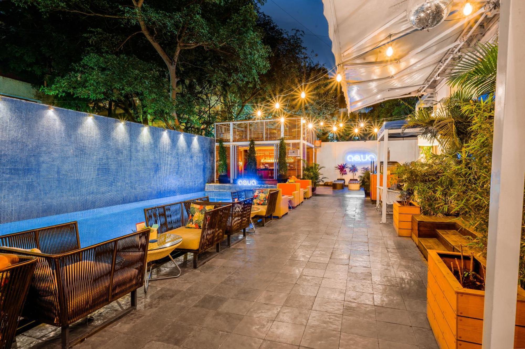 The Park Bangalore Exterior foto The restaurant's outdoor seating area